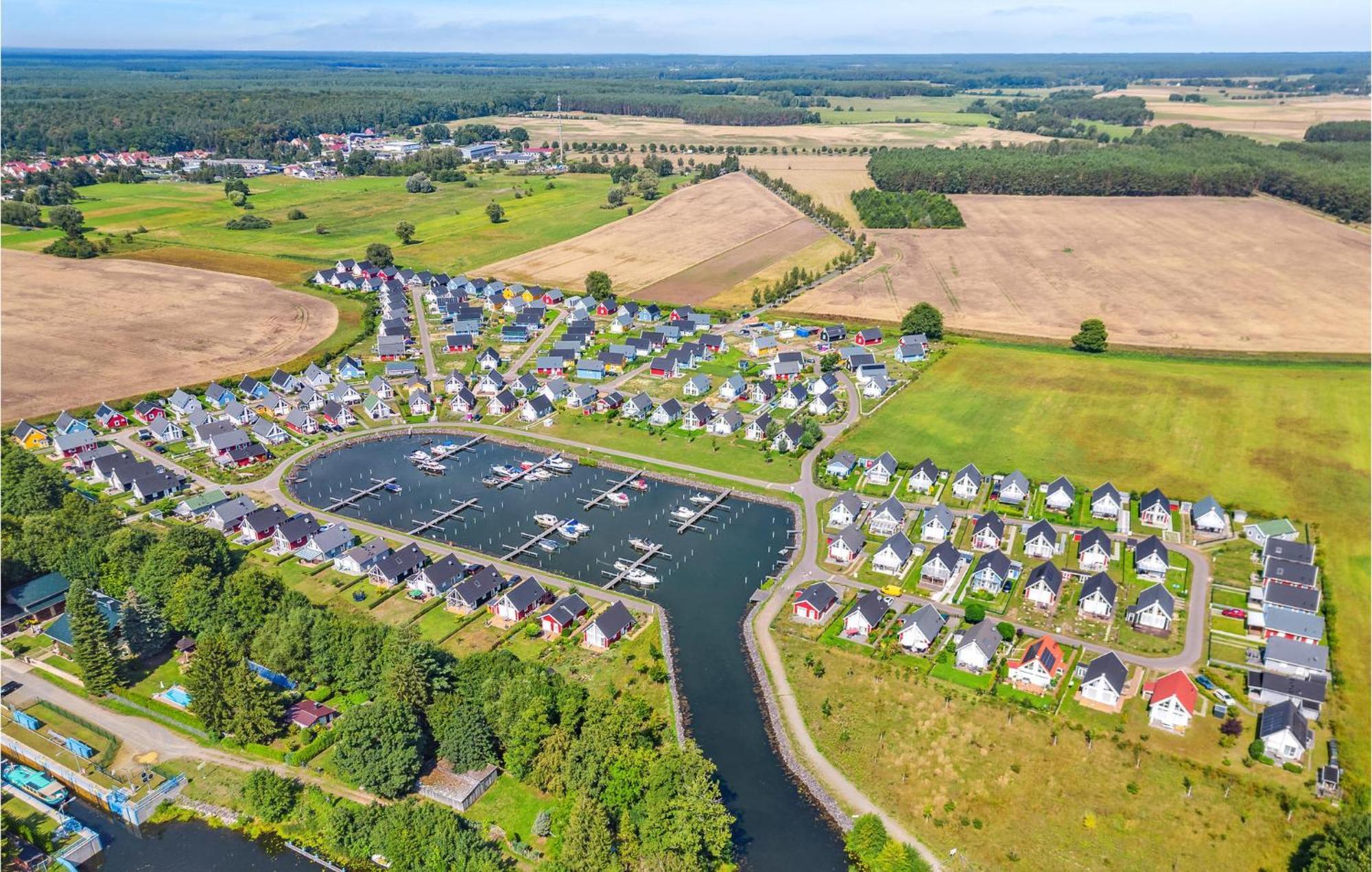 Beautiful home in Zerpenschleuse with 2 Bedrooms&WiFi Exterior foto